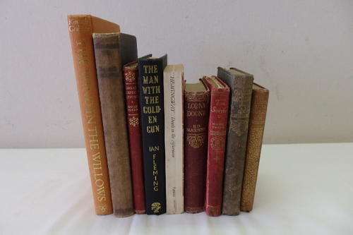 NINE FANTASTIC VINTAGE "CLASSIC" NOVELS INCLUDING CHARLES DICKENS, HEMINGWAY, IAN FLEMING & MORE
