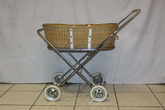 AN EXQUISITE VINTAGE BABY PRAM WITH A WICKER BASKET CRADLE!!! AWESOME & RARE!!!