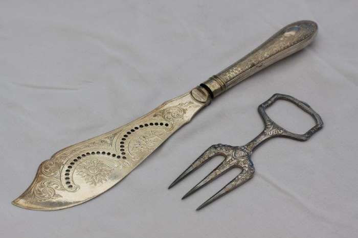 AN EXQUISITE ANTIQUE DECORATIVE KNIFE AND FORK!!! bid / item