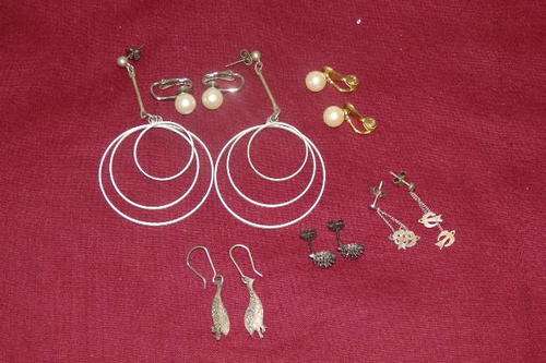 SIX PAIRS OF ASSORTED LADIES EARRING SETS FOR PIERCED EARS AND CLIP-ONS bid/pair
