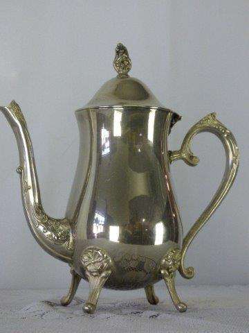 AN ELEGANT AND DAINTY VINTAGE SILVER PLATED STEMMED TEAPOT WITH GORGEOUS DETAILING! BEAUTIFUL!!