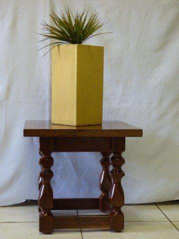A BEAUTIFUL, ELEGANT AND STYLISH TEAK SIDE TABLE, BEAUTIFUL DETAIL ON THE LEGS!!