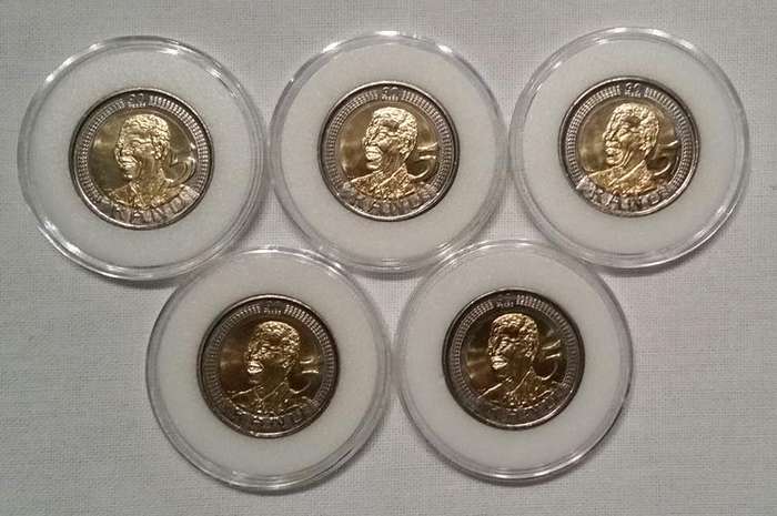 ***5x MANDELA 90TH BIRTHDAY R5 COINS ENCAPSULATED*** IN EXELENT CONDITION. BID IS PER COIN.