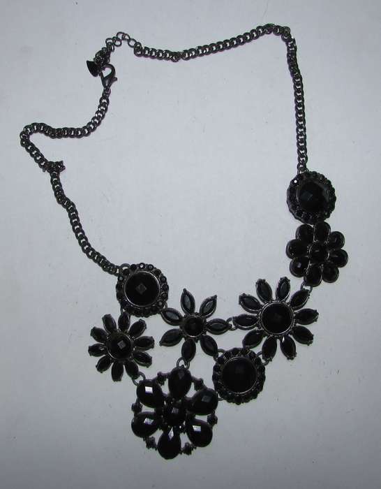Cosutume Jewellery Item - Stunning Ladies Necklace
