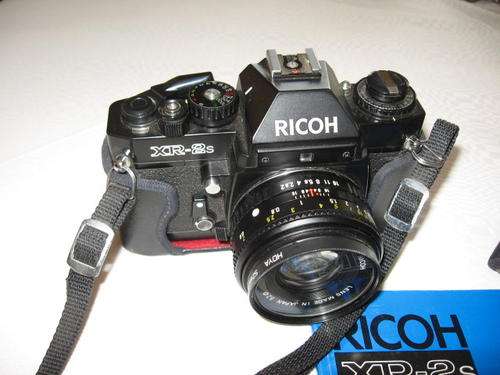 Ricoh XR2s SLR with National flash unit