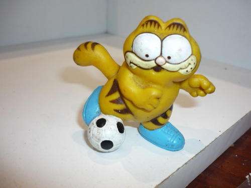 VINTAGE RUBBERISED GARFIELD-6CM TALL