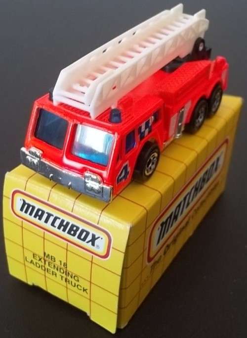 MATCHBOX MB-18 EXTENDING LADDER TRUCK !! MINT + Original Box !!