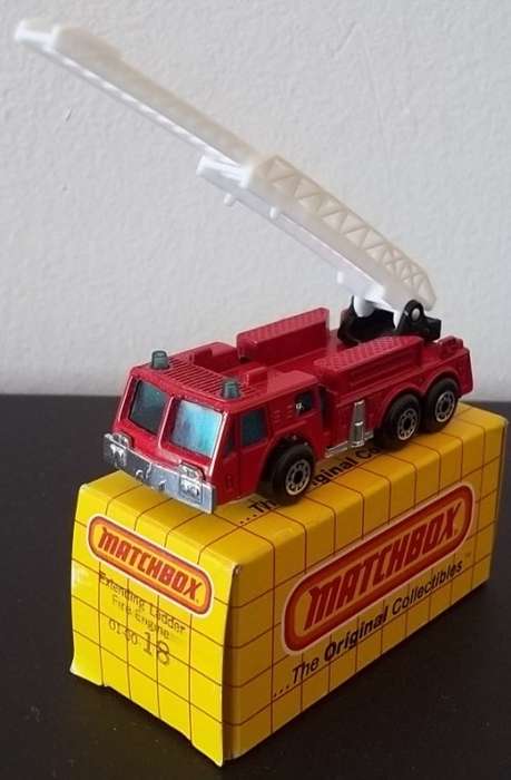 MATCHBOX # 18 EXTENDING LADDER FIRE ENGINE !! 1983 Macao !! EXCELLENT + Original Box !!