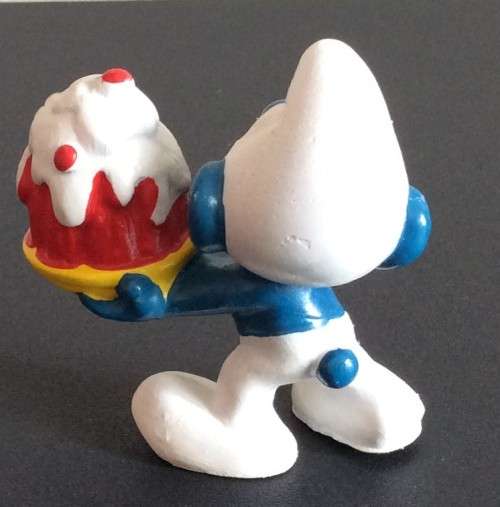 Original CAKE SMURF !! HONG KONG !! Dark Skin Dark Red Cake Variant ! 1978 Smurfs!