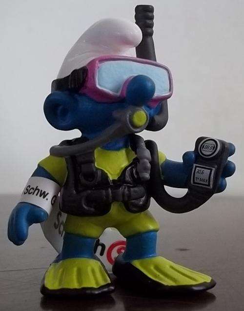 Original Vintage SCUBA DIVER FROGMAN SMURF !!! EXCELLENT CONDITION With TAG !! 1999 RARE !! Smurfs!