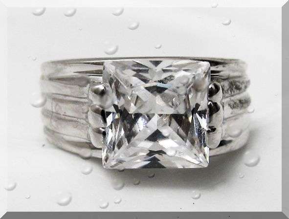 STUNNING 1.00CTW ROYAL PRINCESS ENGAGEMENT RING CLAD IN 18K WHITE GOLD SIZE 4