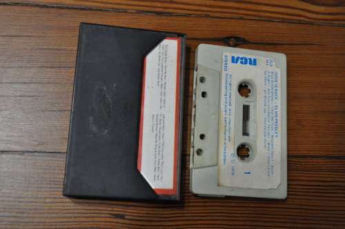 ElvIs Presley - Rock Is Back (Cassette)