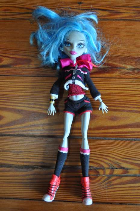 Monster High Doll Ghoulia Yelps