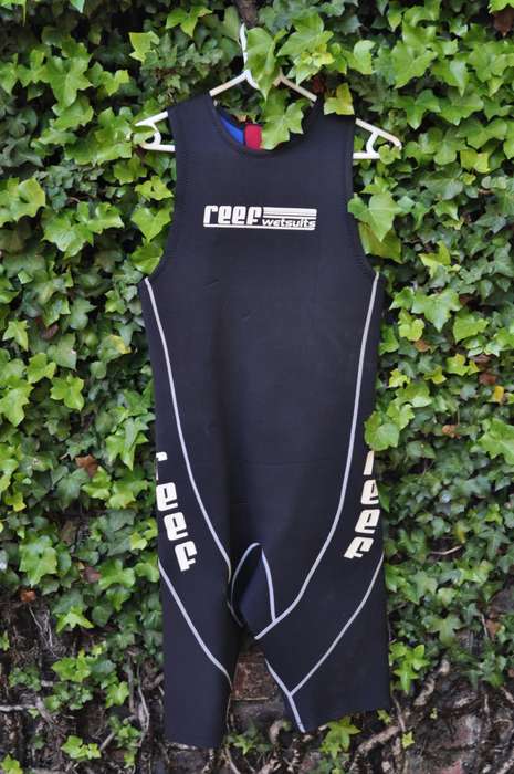 Reef Sleeveless Size Small 3mm Wetsuit