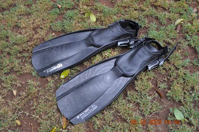 Mares Scuba Fins Size Small