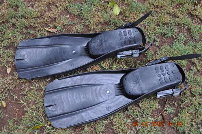Mares Scuba Fins Size Small