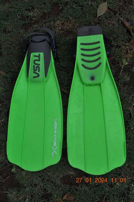 Tusa Liberator X Scuba Fins Size Small (adjustable straps)