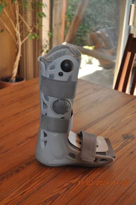 Aircast Moon Boot Size Small