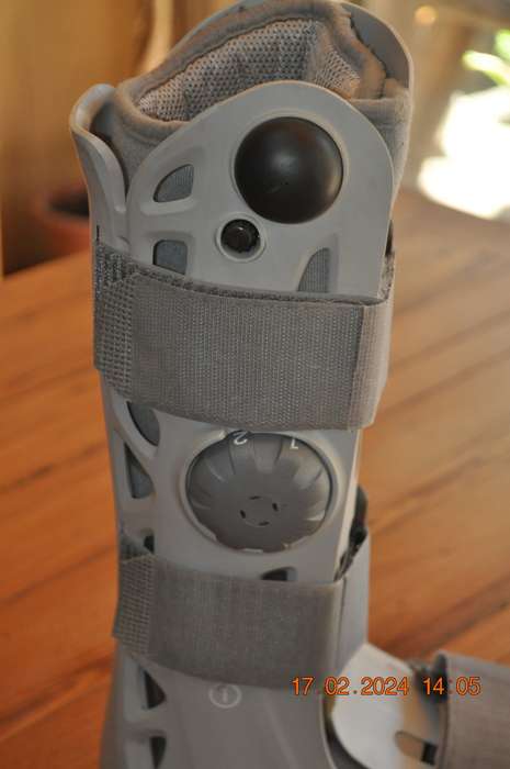 Aircast Moon Boot Size Small
