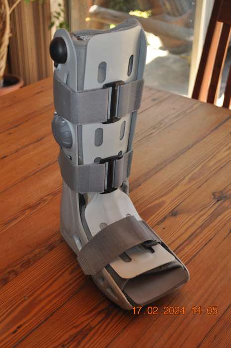 Aircast Moon Boot Size Small