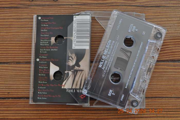 Willie Nelson - Across The Borderline (Cassette)