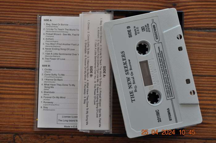 The New Seekers - Beg, Steal Or Borrow (Cassette)