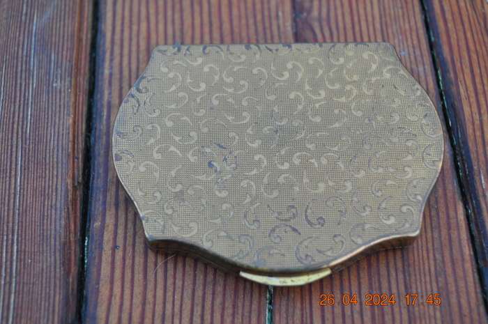 Vintage Stratton Powder Compact
