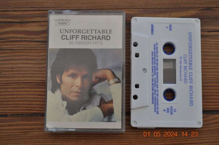 Cliff Richard - Unforgettable : 30 Smash Hits (Cassette)