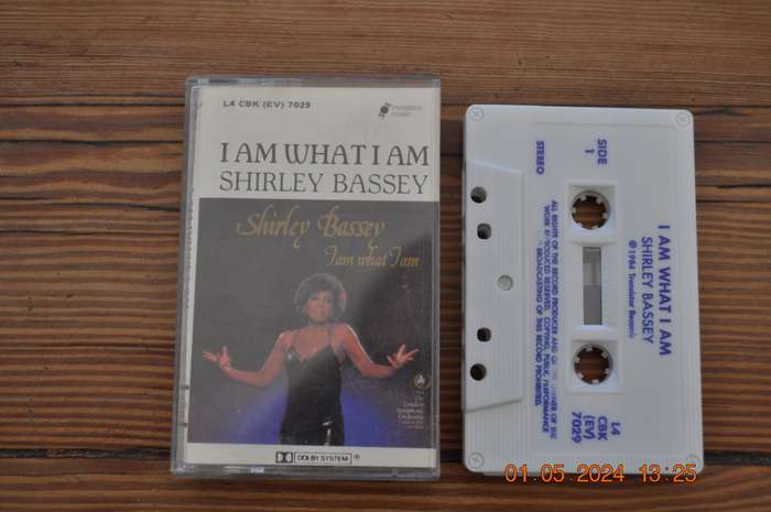 Shirley Bassey - I Am What I Am (Cassette)