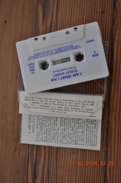 Shirley Bassey - I Am What I Am (Cassette)
