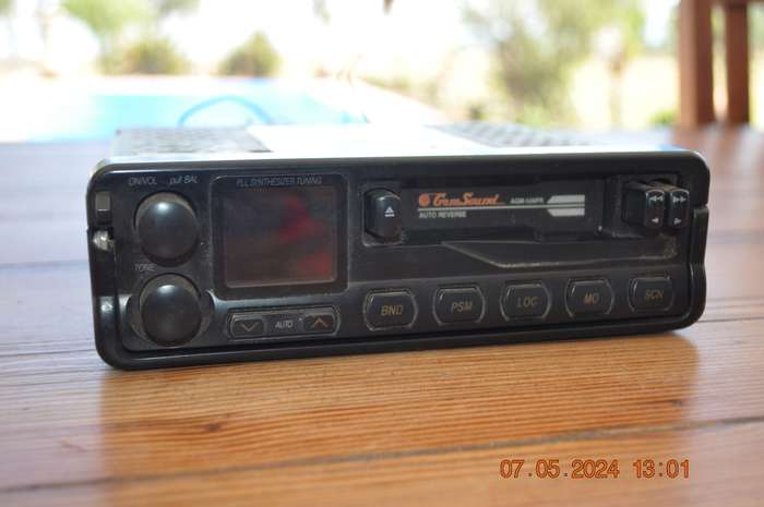 Vintage Gem Sound Car Radio (selling as is)