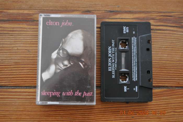 Elton John - Sleeping With The Past (Cassette)
