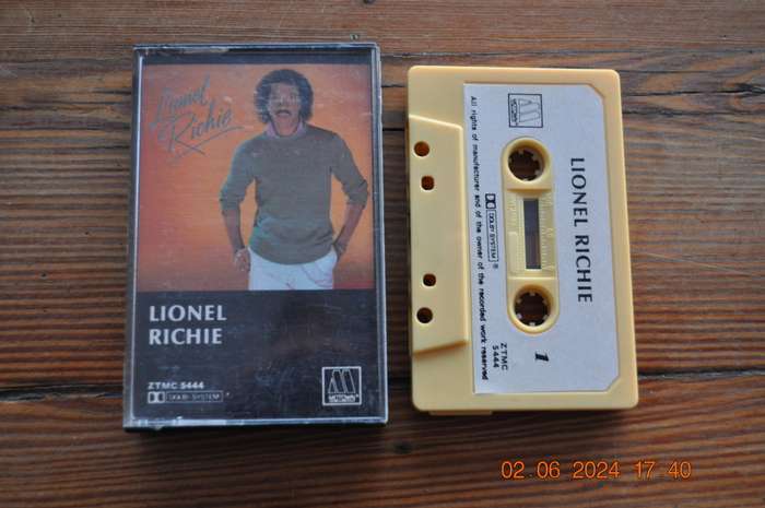 Lionel Richie - Lionel Richie (Cassette)