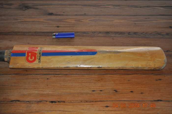 Old School Gunn And Moore Scoremaster Cricket Bat