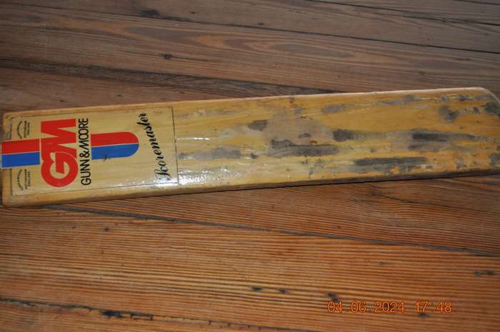 Old School Gunn And Moore Scoremaster Cricket Bat