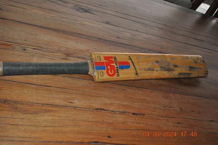 Old School Gunn And Moore Scoremaster Cricket Bat