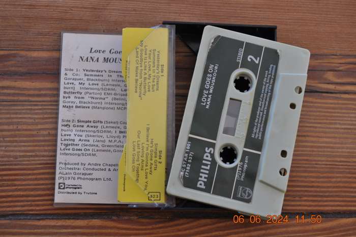 Nana Mouskouri - Love Goes On (Cassette)