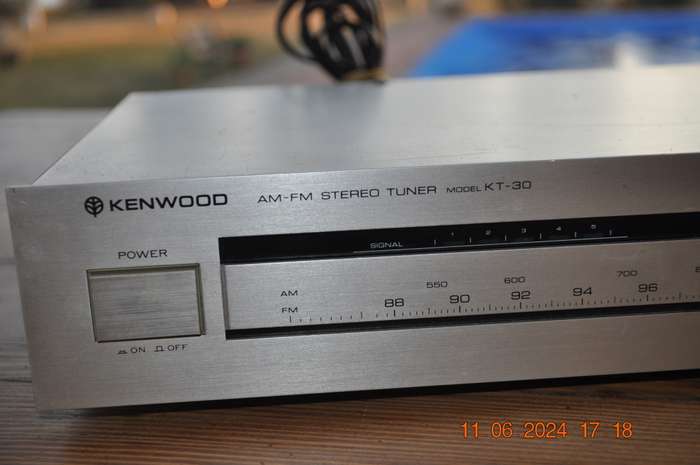 Old School Kenwood Tuner