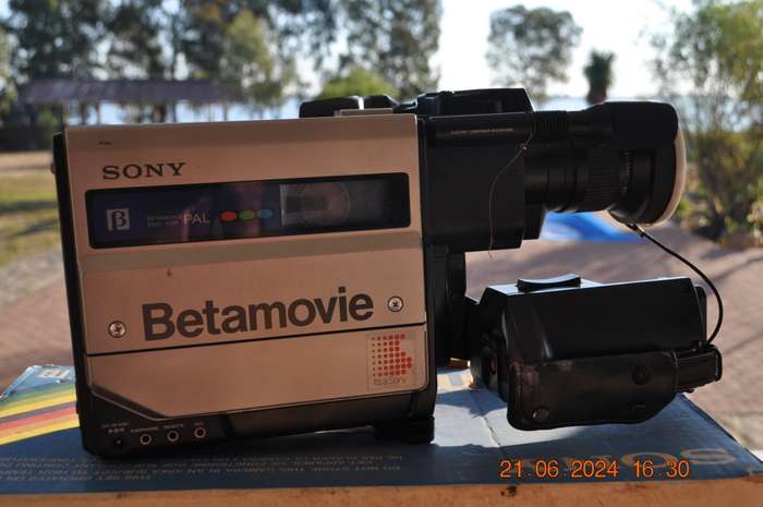 Vintage Sony Betamovie Camera Recorder (selling as is)