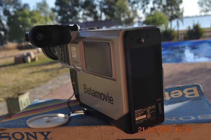 Vintage Sony Betamovie Camera Recorder (selling as is)