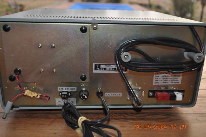 Vintage 1970s 1980s Yaesu Musen FRG-7 Communications Receiver Shortwave Radio