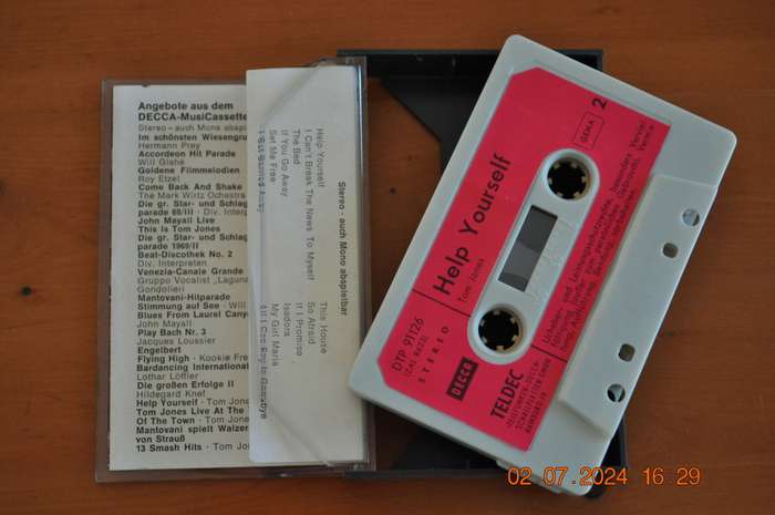 Tom Jones - Help Youself (Cassette)
