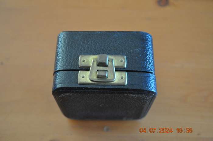 Vintage Black Ring Pendent Box