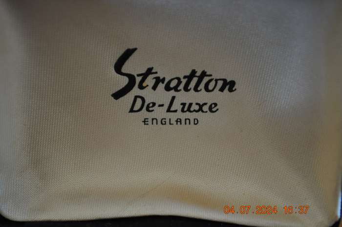 Vintage Stratton De Lux England Jewelry Box