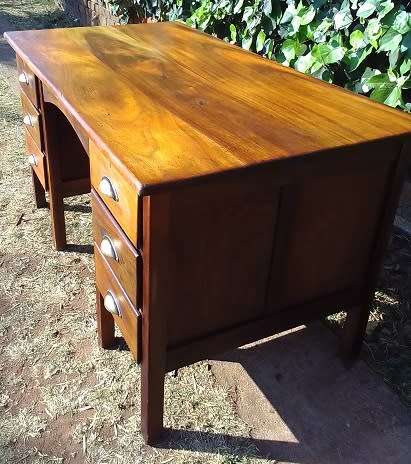 Very nice six drawer solid  African Mahogony desk,  It`s in very good condition.