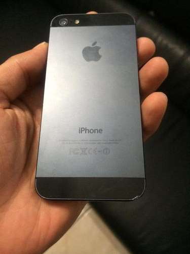 iPhone 5 | 16GB | Black with all accessories "Almost New"