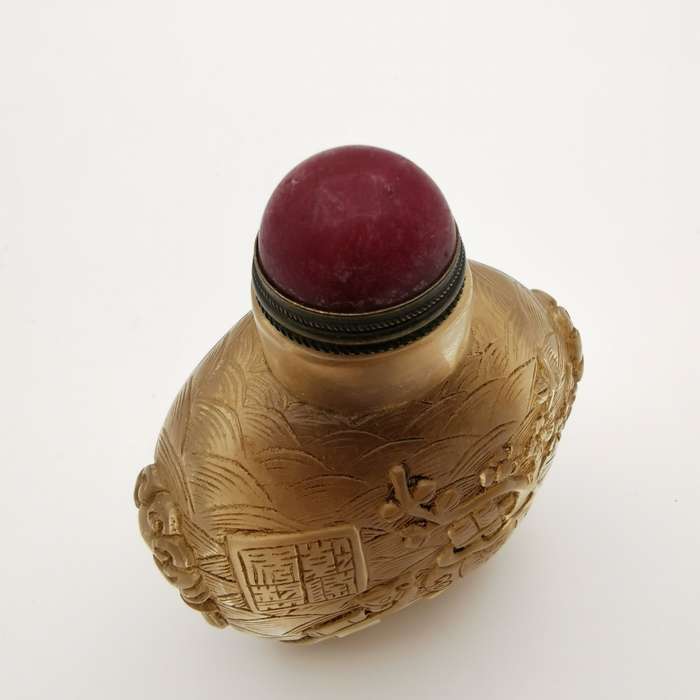 Late 19th Century Eastern antique Old Chinese snuff bottle