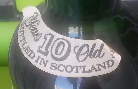 OLD BOTTLING 10 YO LAPHROAIG SINGLE MALT SCOTCH WHISKY