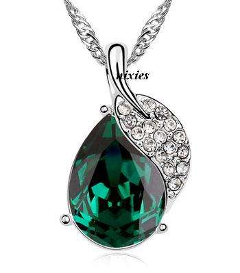 ATTRACTIVE EMERALD SWAROVSKI NECKLACE