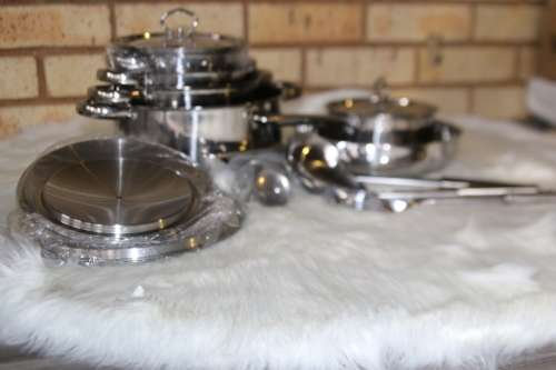 15 Piece Dolphin Cookware Set